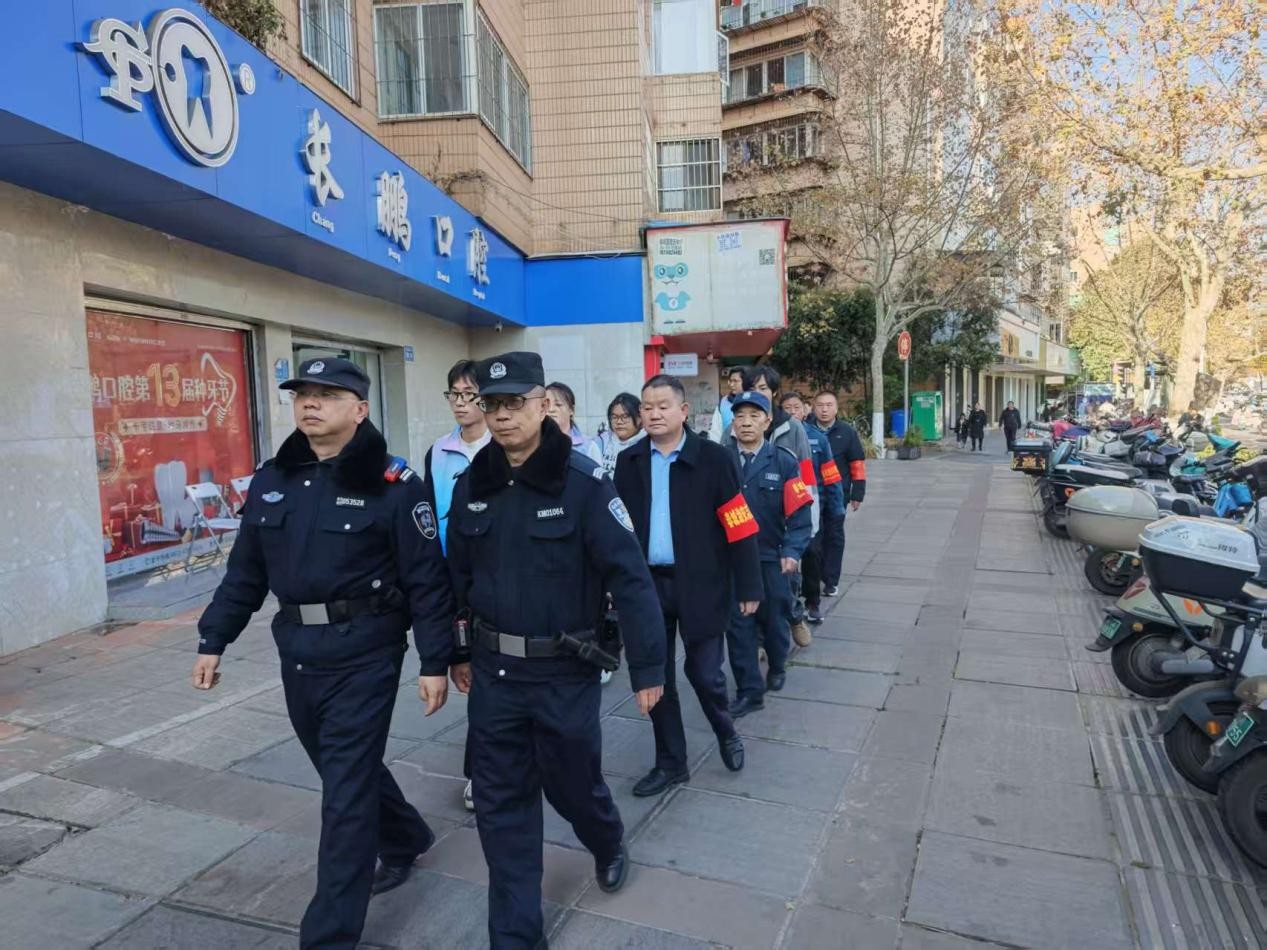 警校联动护平安 青春力量助滇超 ——经管学子助力“滇超”赛事志愿服务